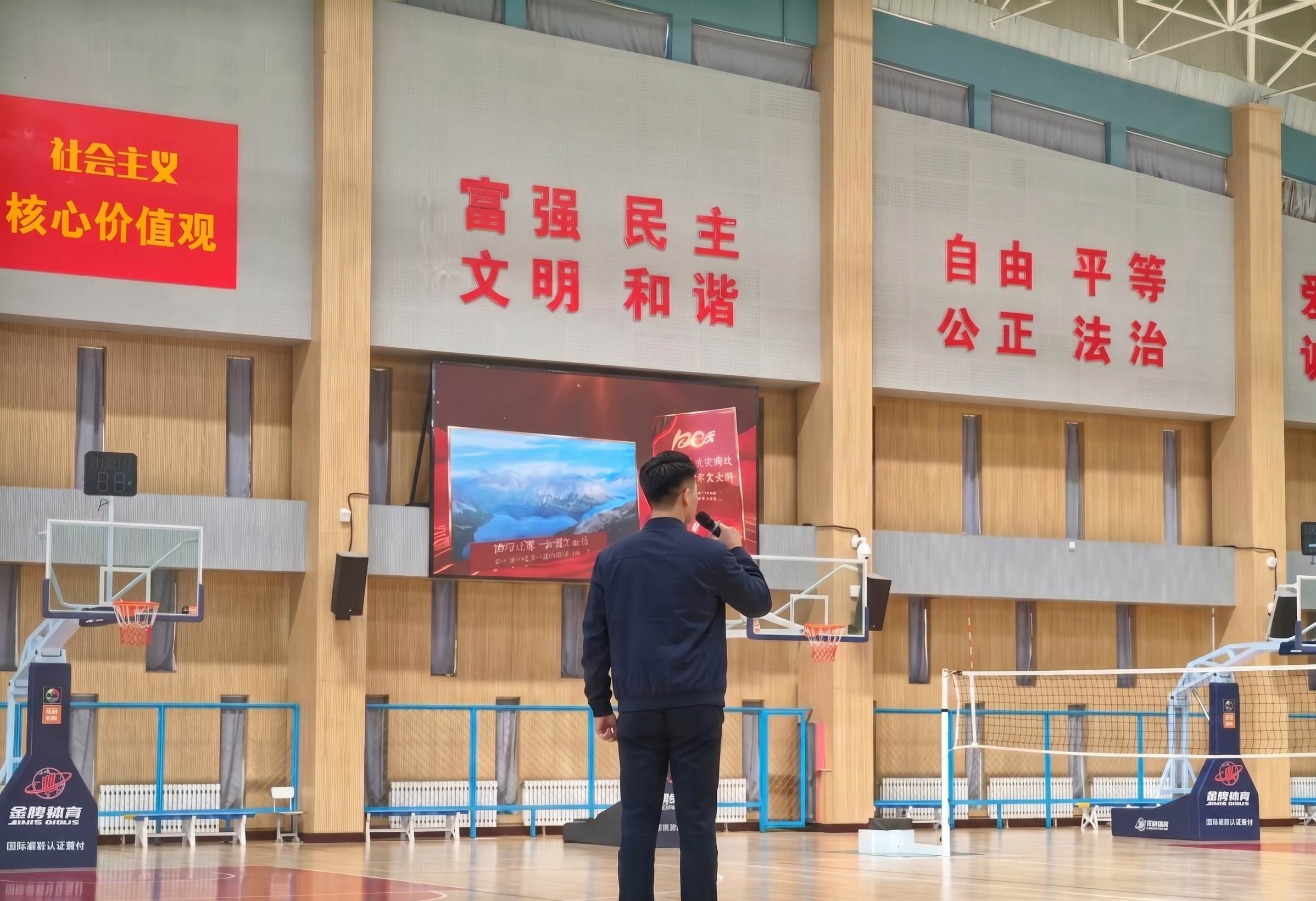 内蒙古化工职业学院体育馆1.jpg